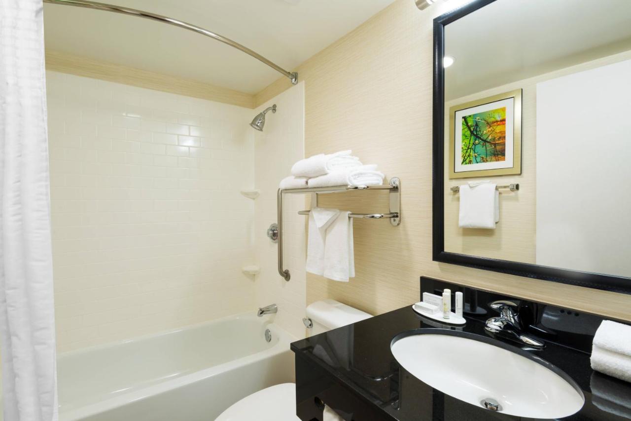 Fairfield Inn & Suites Louisville Downtown Екстериор снимка